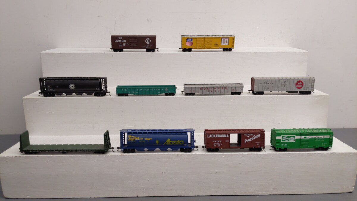 Bachmann and Others HO Assorted Freight Cars 300620, 6509, 78965, 869378 [10] VG