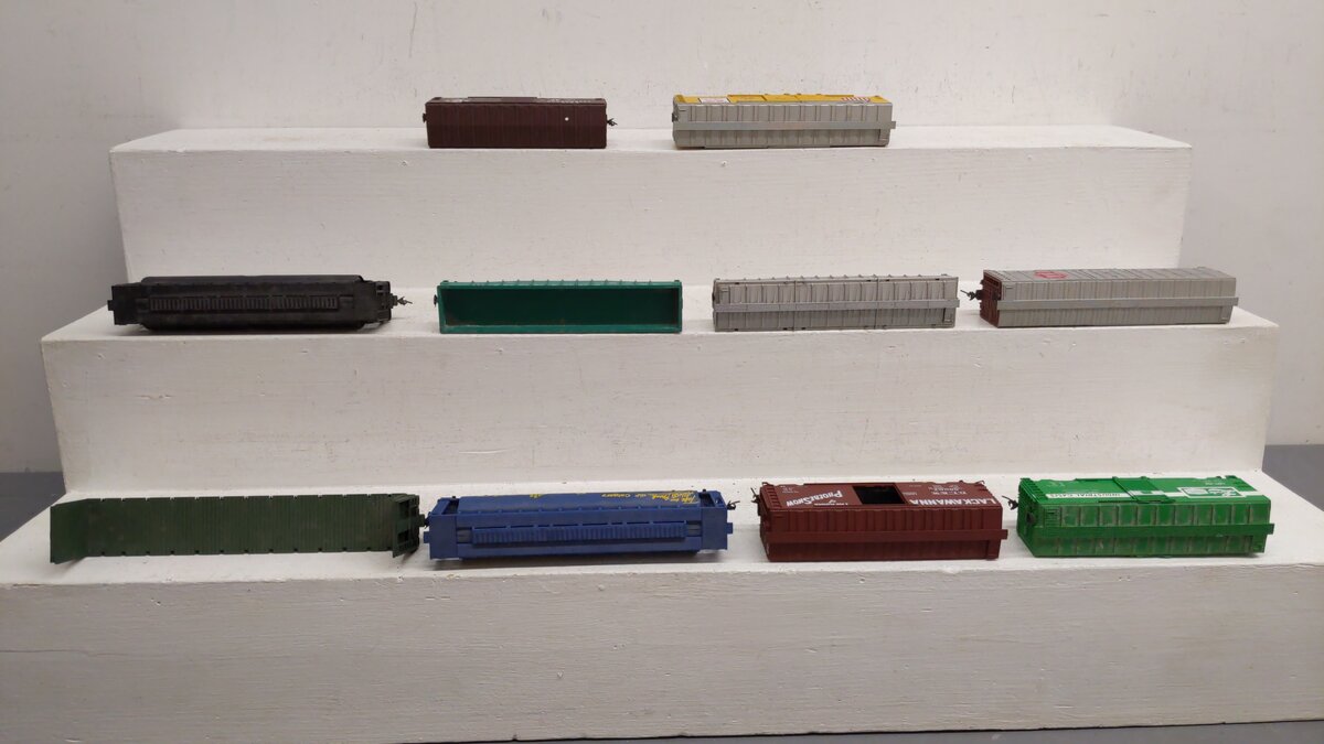 Bachmann and Others HO Assorted Freight Cars 300620, 6509, 78965, 869378 [10] VG