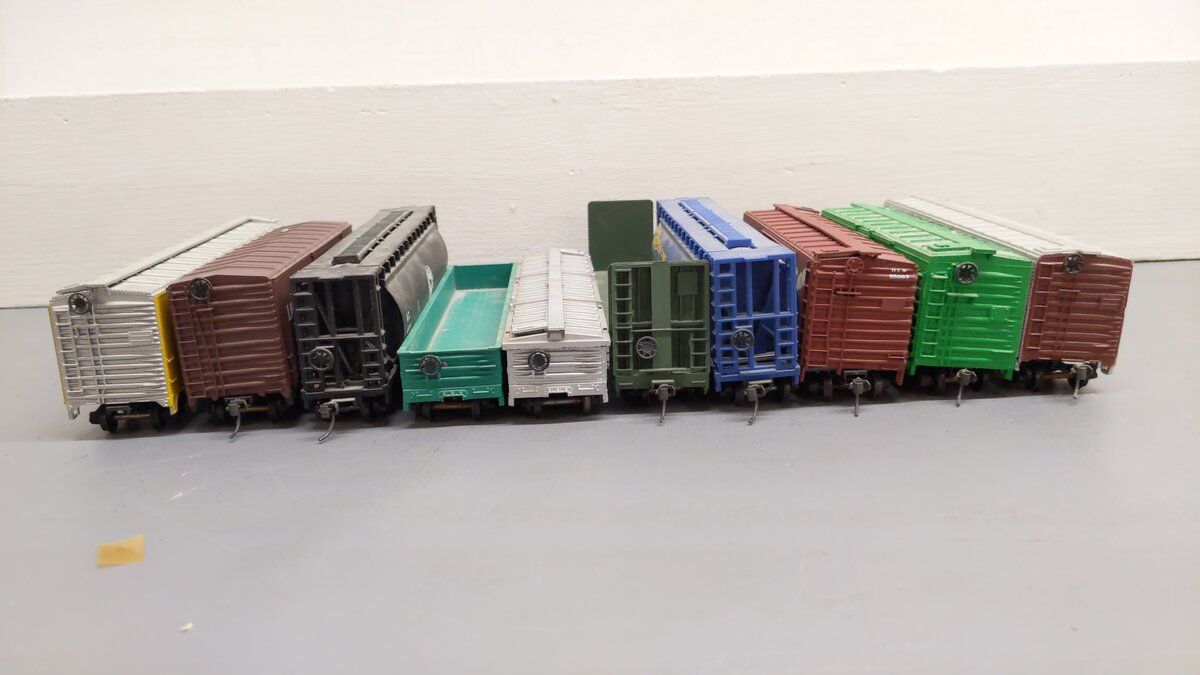 Bachmann and Others HO Assorted Freight Cars 300620, 6509, 78965, 869378 [10] VG