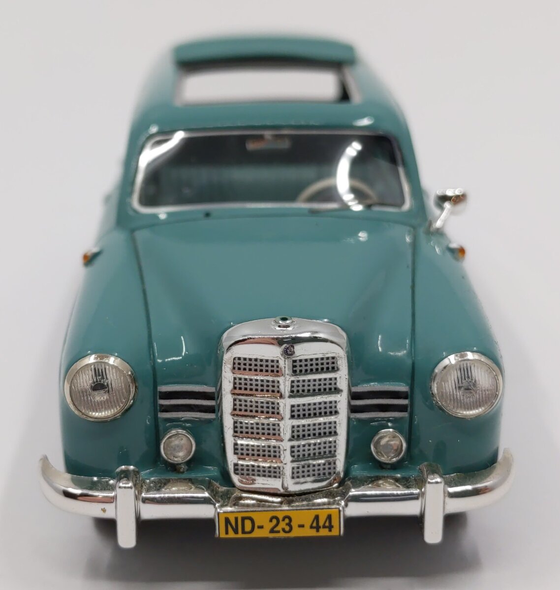 Premium X 1:43 Diecast Mercedes-Benz W115 Station Wagon VG