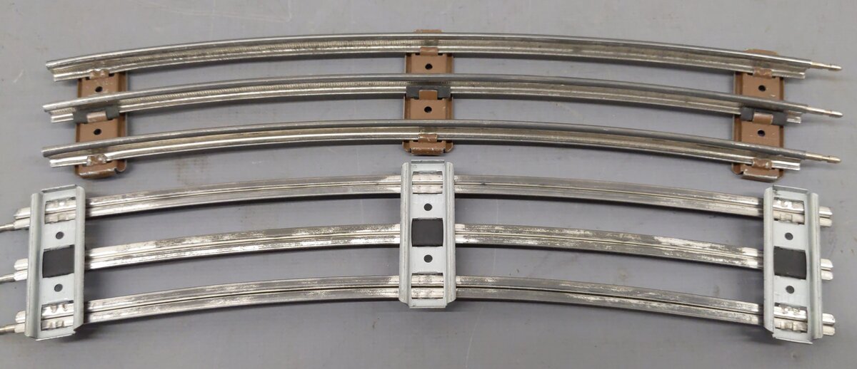 Lionel Assorted O27 Gauge Straight/Curved Tubular Tracks w/ Bumpers [34] EX