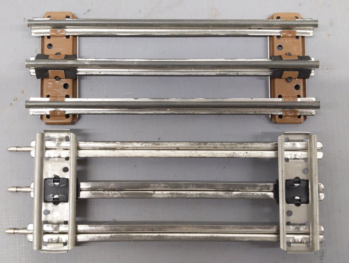 Lionel Assorted O27 Gauge Straight/Curved Tubular Tracks w/ Bumpers [34] EX