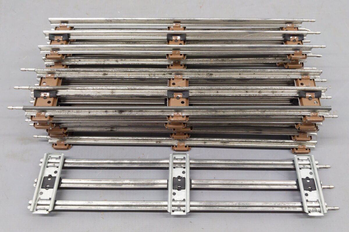 Lionel Assorted O27 Gauge Straight/Curved Tubular Tracks w/ Bumpers [34] EX