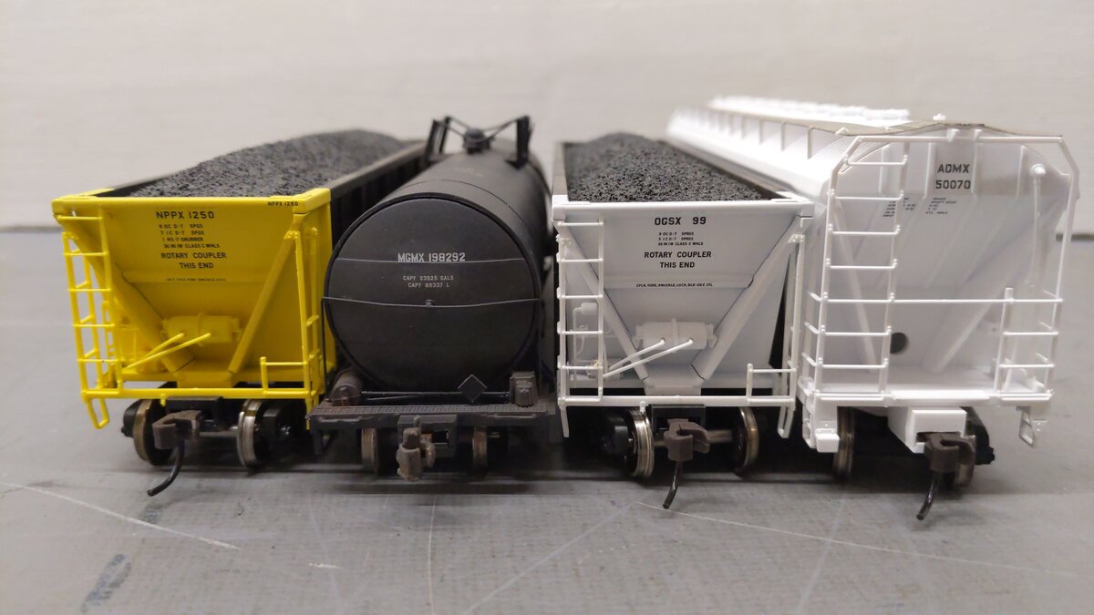 Atlas HO Assorted Freight Cars 198292, 99, 1250, 50070 [4] EX/Box