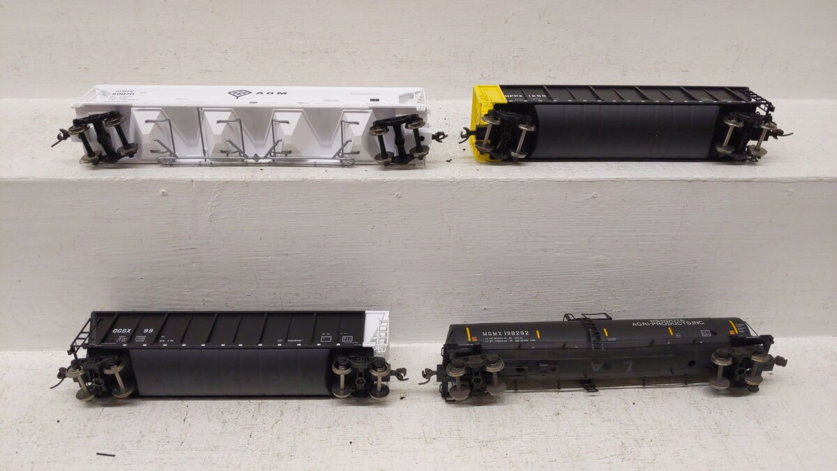 Atlas HO Assorted Freight Cars 198292, 99, 1250, 50070 [4] EX/Box