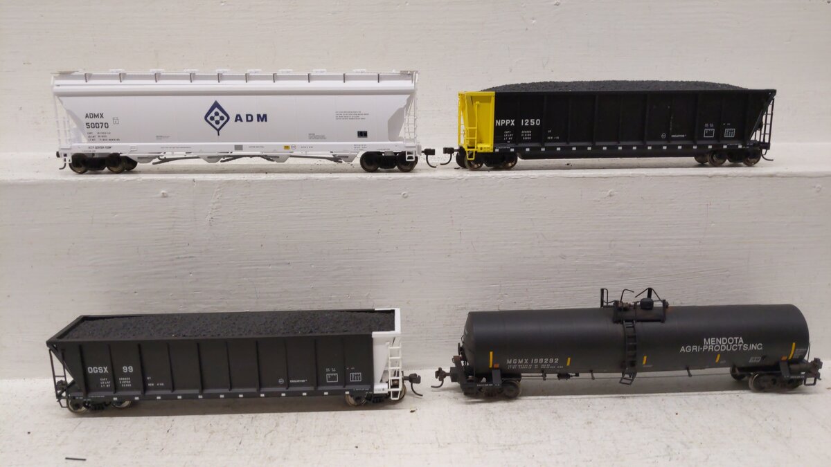 Atlas HO Assorted Freight Cars 198292, 99, 1250, 50070 [4] EX/Box