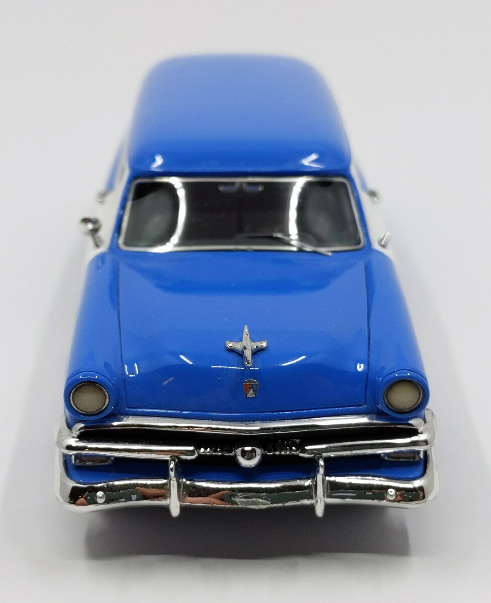 Goldvarg Collection 1:43 Diecast 1953 Ford Courier 