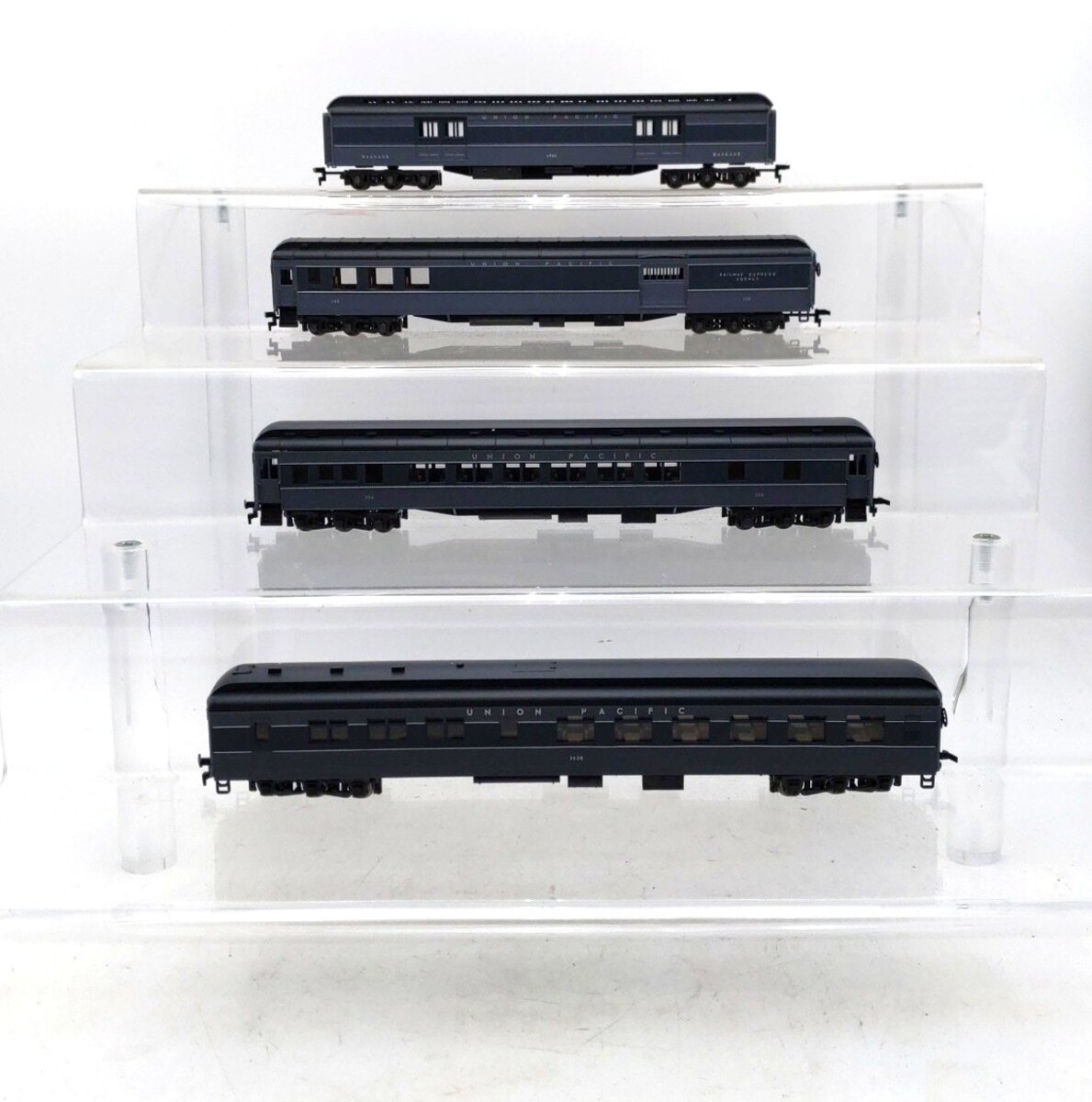 Rivarossi 6922 HO Scale 1920's Union Pacific Gray 4-Car Passenger Set (Set A) LN/Box