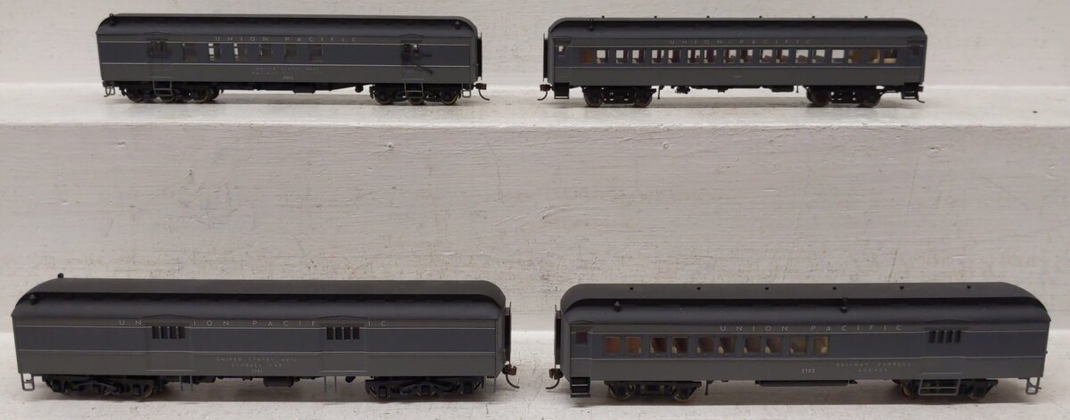 Rivarossi RT600232 HO Scale Union Pacific 60` HWT Passenger Car (Set of 4) LN/Box