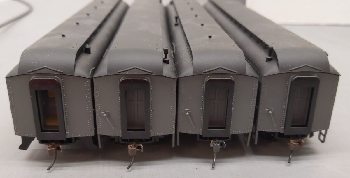 Rivarossi RT600232 HO Scale Union Pacific 60` HWT Passenger Car (Set of 4) LN/Box