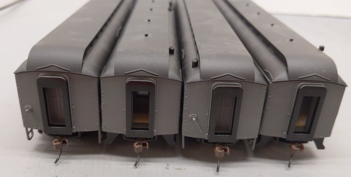Rivarossi RT600232 HO Scale Union Pacific 60` HWT Passenger Car (Set of 4) LN/Box