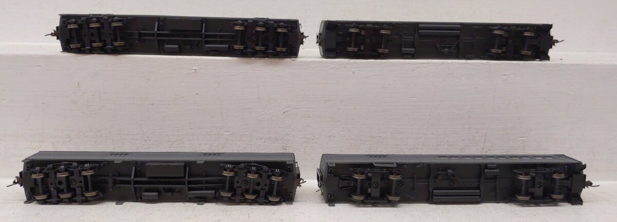 Rivarossi RT600232 HO Scale Union Pacific 60` HWT Passenger Car (Set of 4) LN/Box