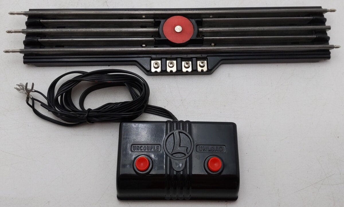 Lionel 6-5530 O Gauge Operating Track Section VG/Box