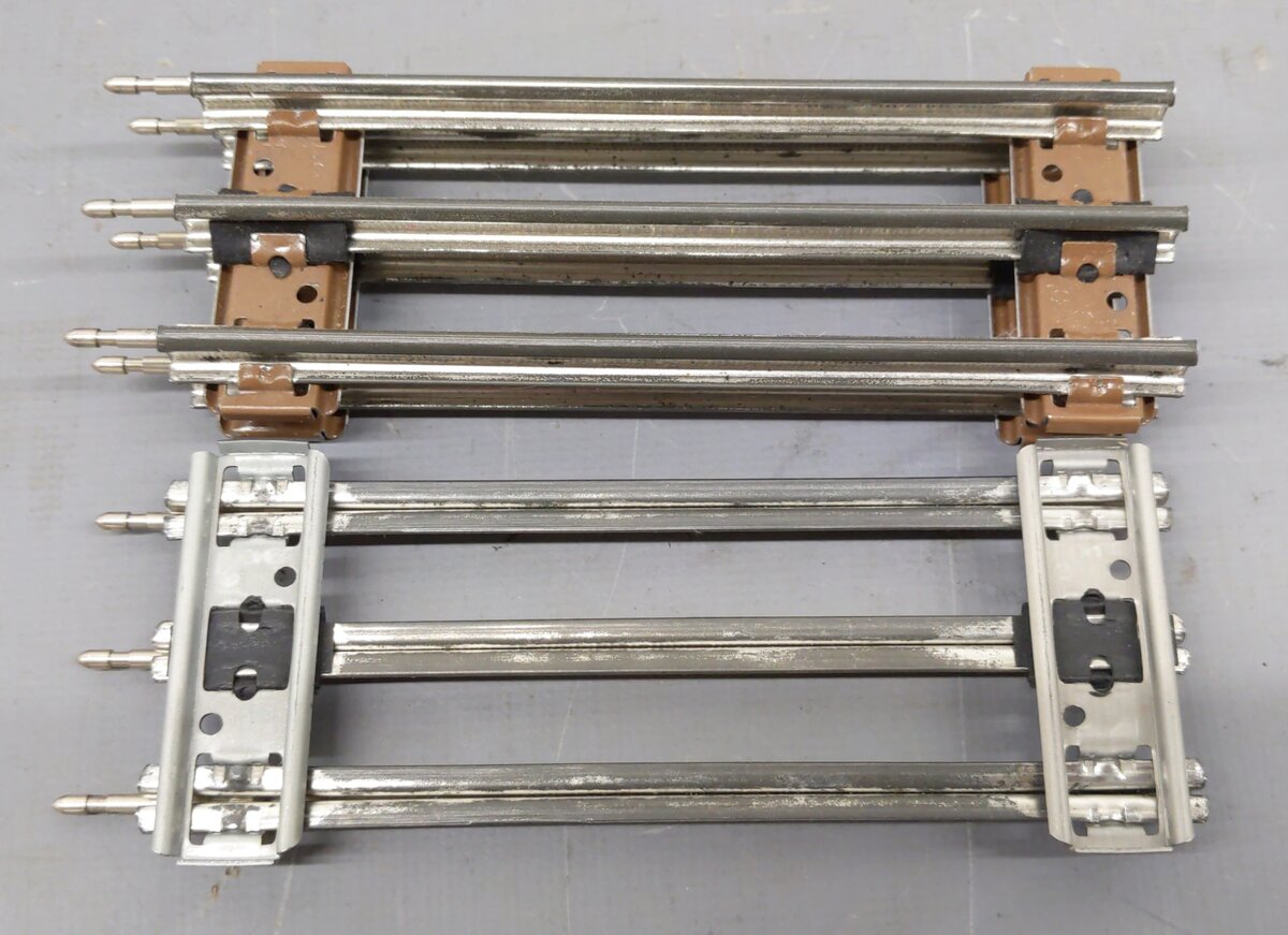 Lionel Assorted O27 Gauge Straight/Curved Tubular Tracks w/ Crossovers [35] EX