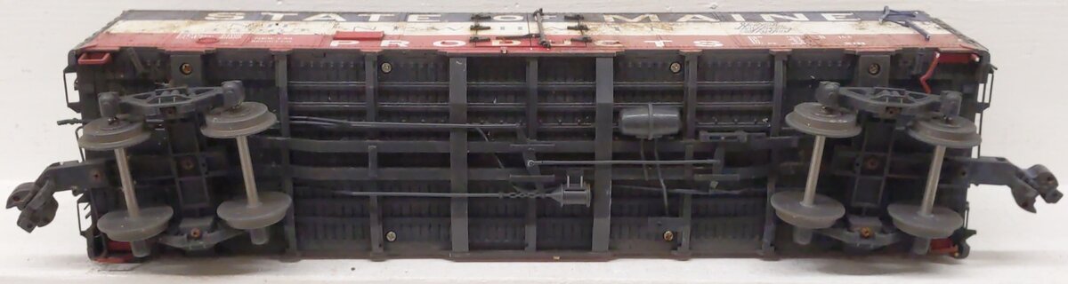USA Trains R16511 G NH - State of Maine 40' Refrigerator Car with Metal Wheels