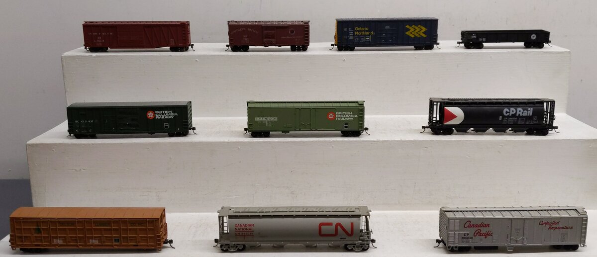 HO Scale Assorted Freight Cars [10] VG
