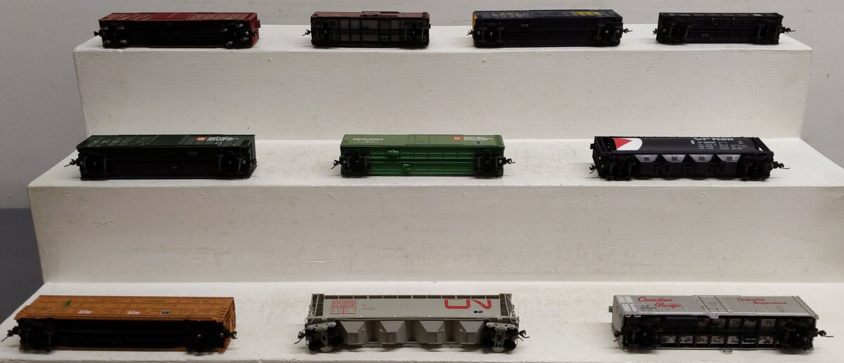 HO Scale Assorted Freight Cars [10] VG