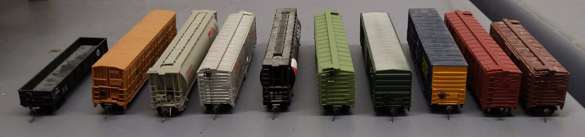 HO Scale Assorted Freight Cars [10] VG