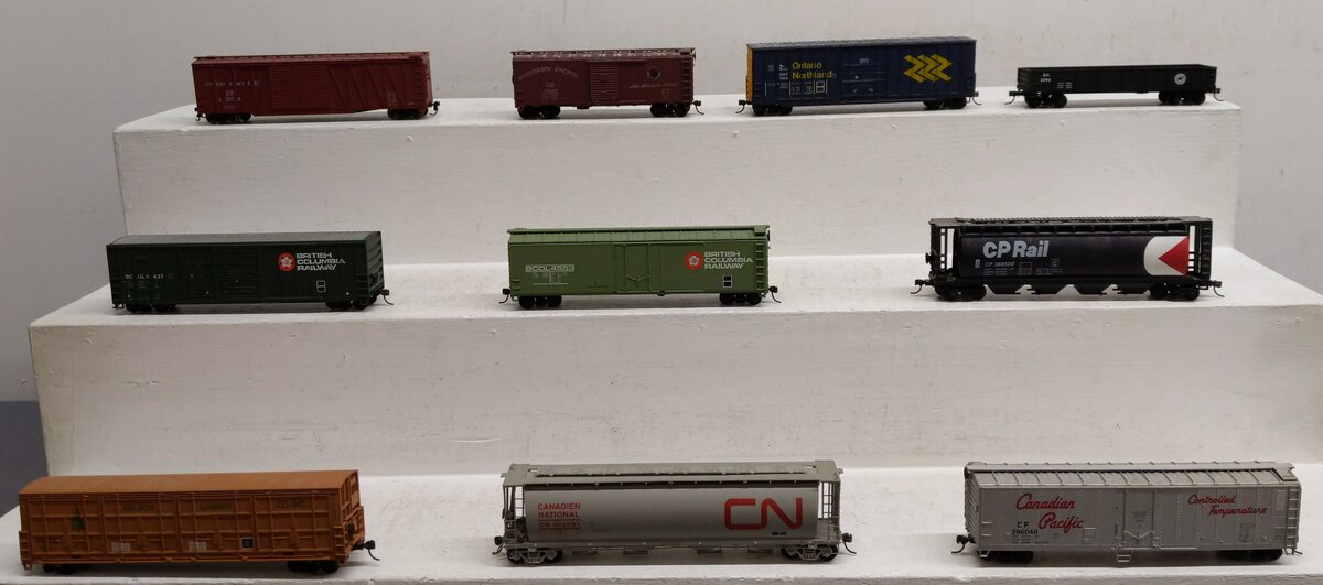 HO Scale Assorted Freight Cars [10] VG