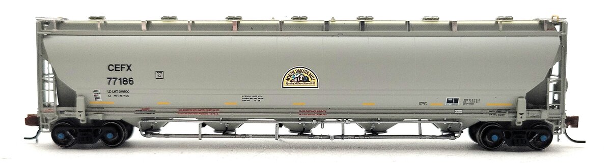 BLMA Models 19017 N CEFX 5660 Covered Hopper #77186 LN/Box