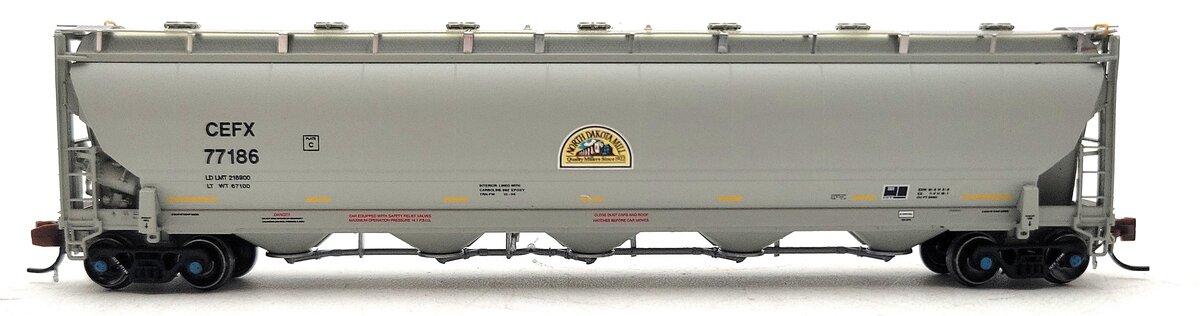 BLMA Models 19017 N CEFX 5660 Covered Hopper #77186 LN/Box