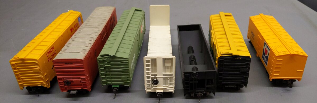 Bowser & Other Assorted HO Scale Freight Cars [8] EX