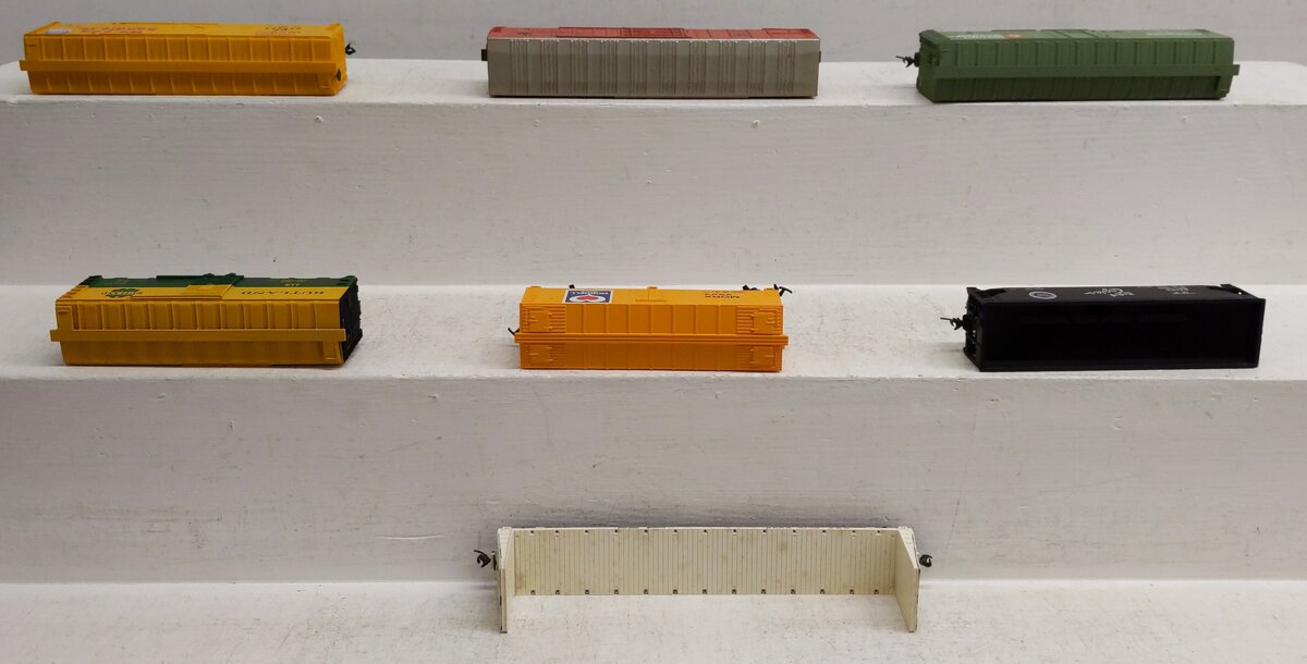 Bowser & Other Assorted HO Scale Freight Cars [8] EX