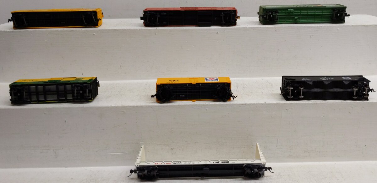 Bowser & Other Assorted HO Scale Freight Cars [8] EX