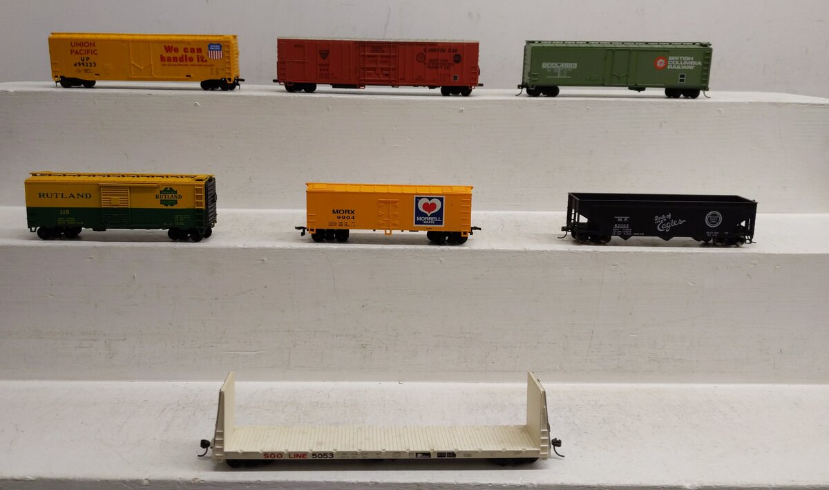 Bowser & Other Assorted HO Scale Freight Cars [8] EX