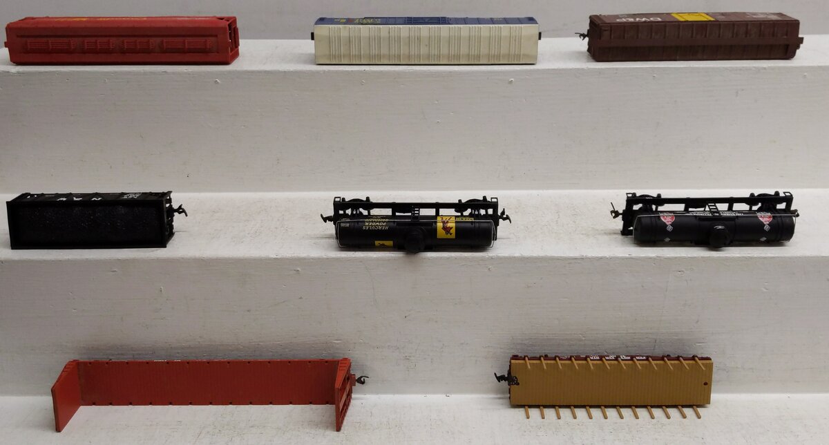 Generic HO Scale Assorted Freight Cars [8] EX
