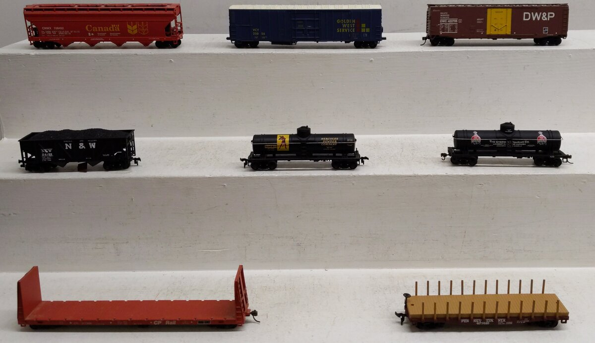 Generic HO Scale Assorted Freight Cars [8] EX