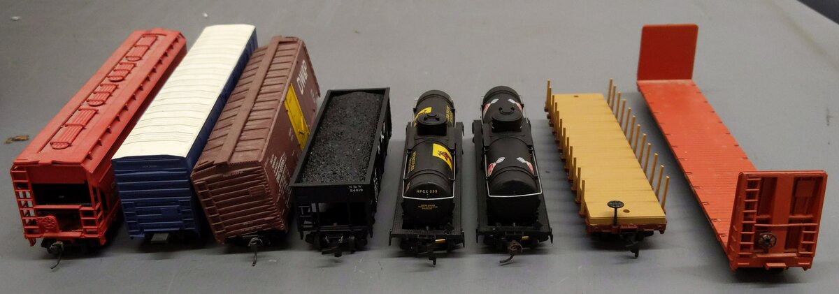 Generic HO Scale Assorted Freight Cars [8] EX