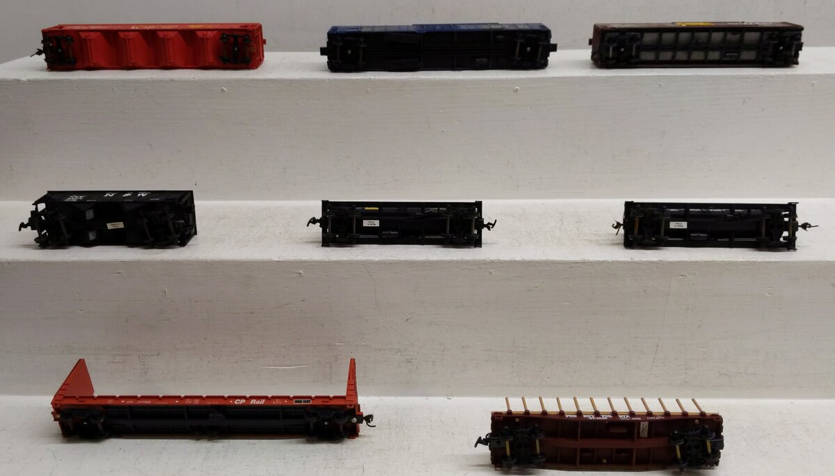 Generic HO Scale Assorted Freight Cars [8] EX