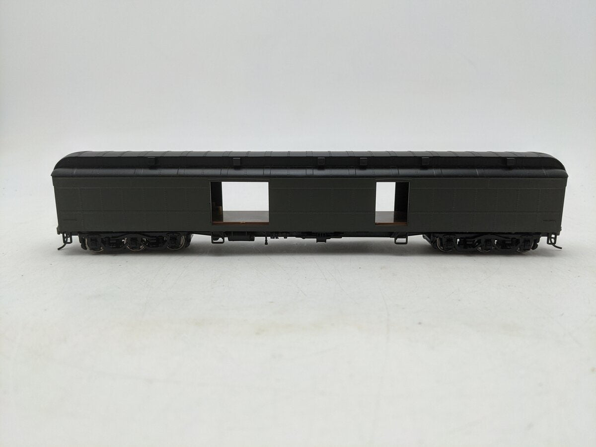 Walthers 932-10500 Undecorated ACF 70' Heavyweight Baggage Car EX
