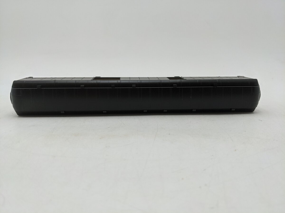 Walthers 932-10500 Undecorated ACF 70' Heavyweight Baggage Car EX