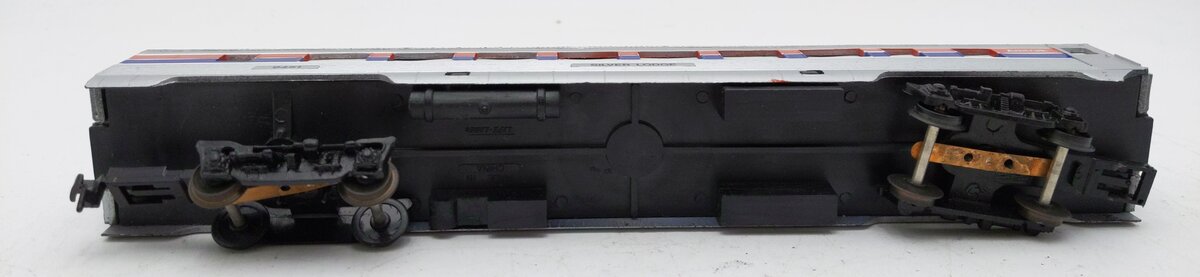 Life Like 8079 HO Scale Amtrak Coach Car #9451 EX/Box