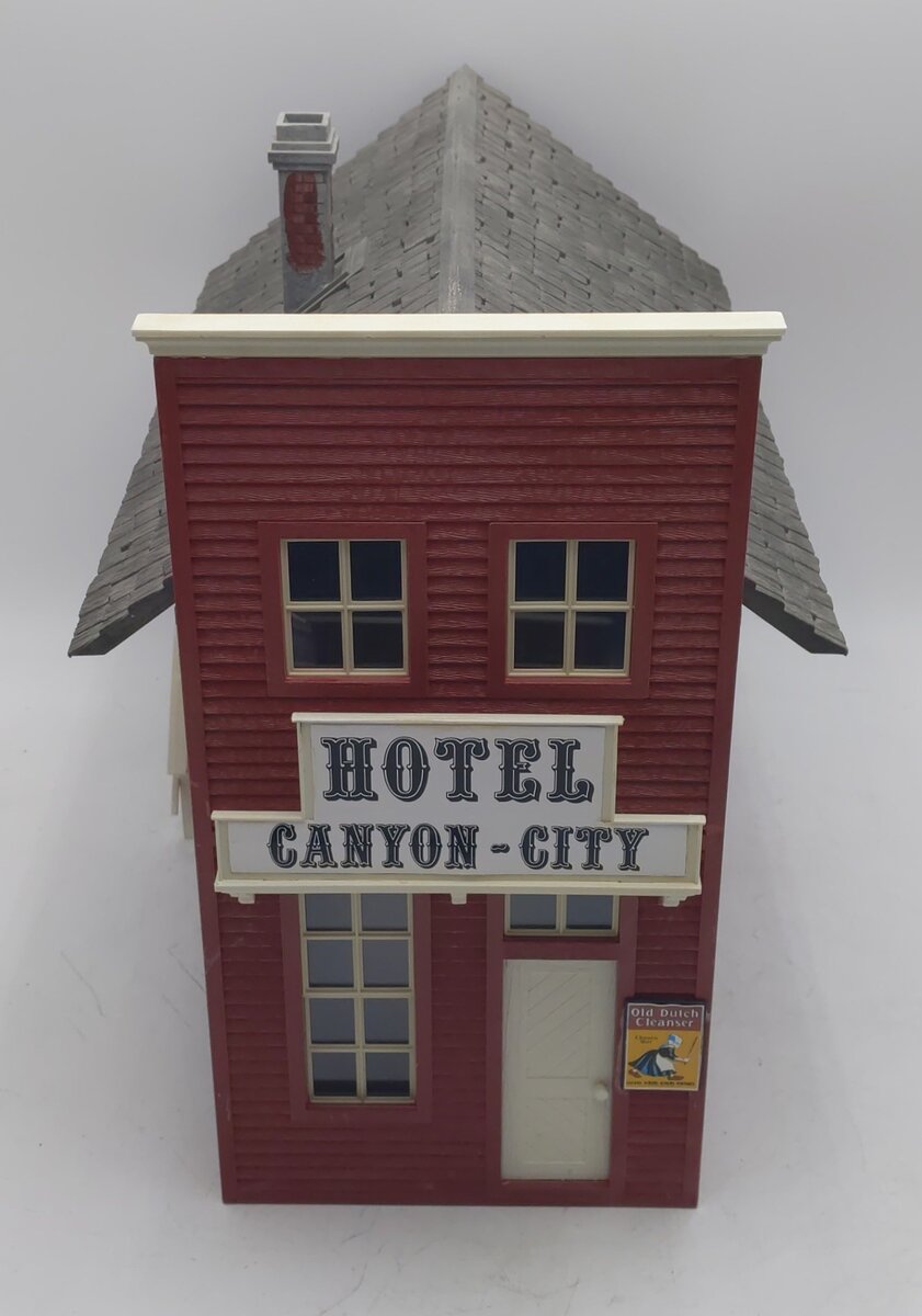 Pola 924 G Hotel Canyon City Building Kit- Assembled EX