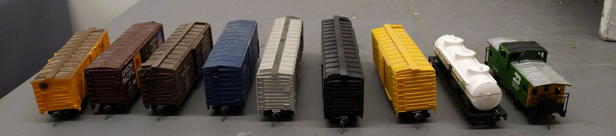 Life Like & Other Assorted HO Scale Freight Cars [9] EX