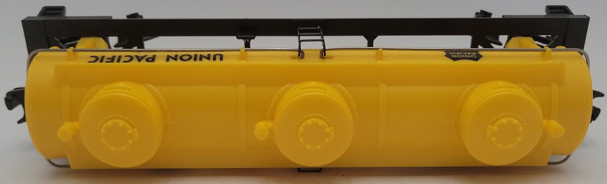 Lionel 6-16123 O Gauge Union Pacific Triple Dome Tank Car EX