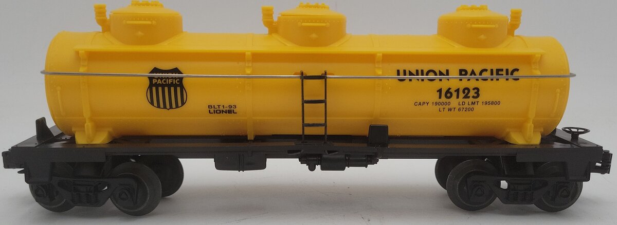 Lionel 6-16123 O Gauge Union Pacific Triple Dome Tank Car EX