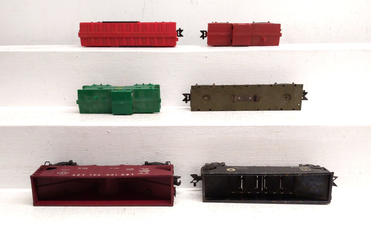 Marx & Lionel Postwar O Assorted Freight Cars: 13079, 2246, 643, 18326 [6]