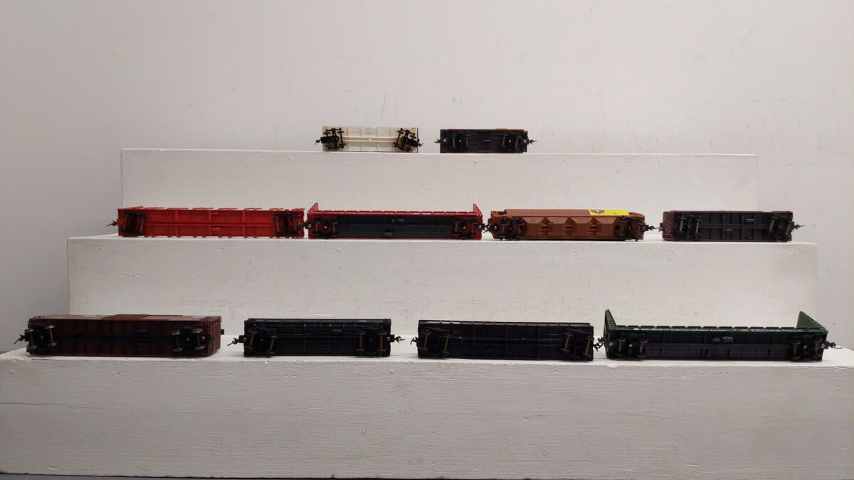 Athearn and Others HO Assorted Freight Cars 82378, 62907, 304839, 317388 [10] VG