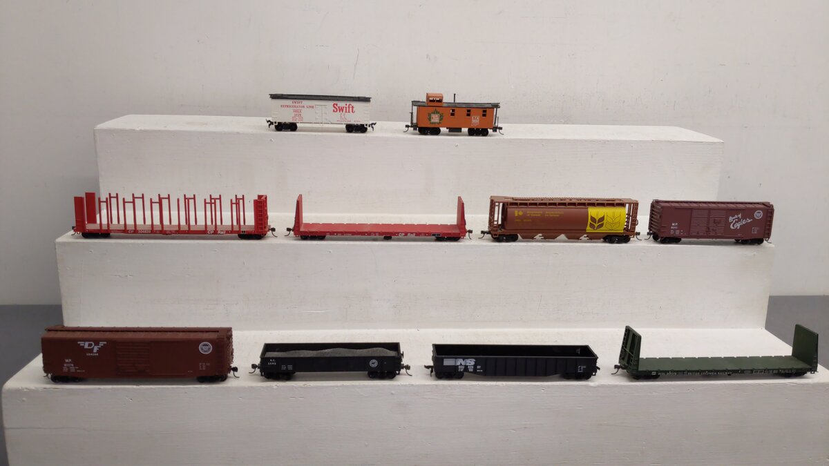 Athearn and Others HO Assorted Freight Cars 82378, 62907, 304839, 317388 [10] VG