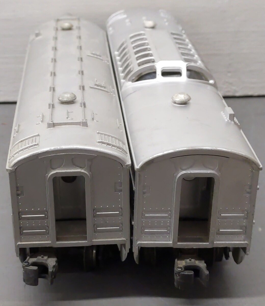 Lionel O Gauge Lionel Lines Illuminated Passenger Cars 2432, 2436 [2] EX