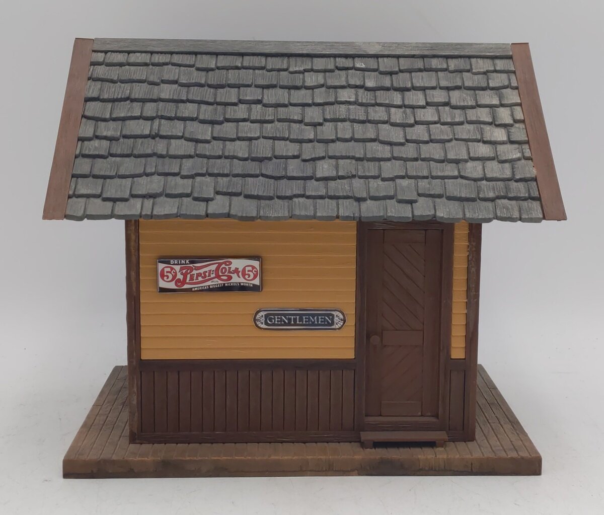 Pola 913 G Scale Silverton Outhouse (Assembled) EX