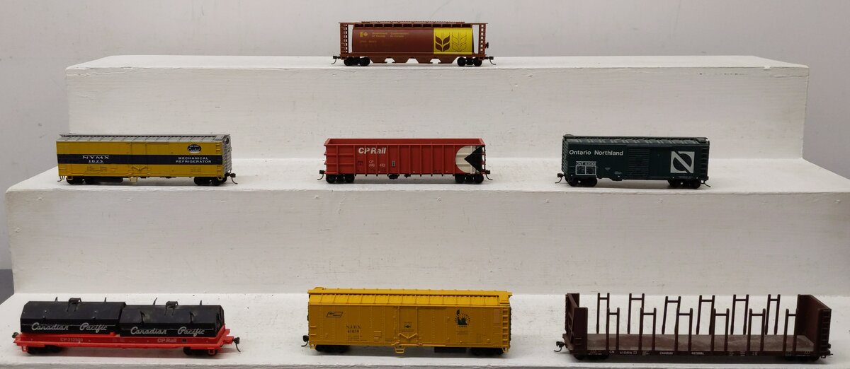 Generic HO Scale Assorted Freight Cars [8] VG