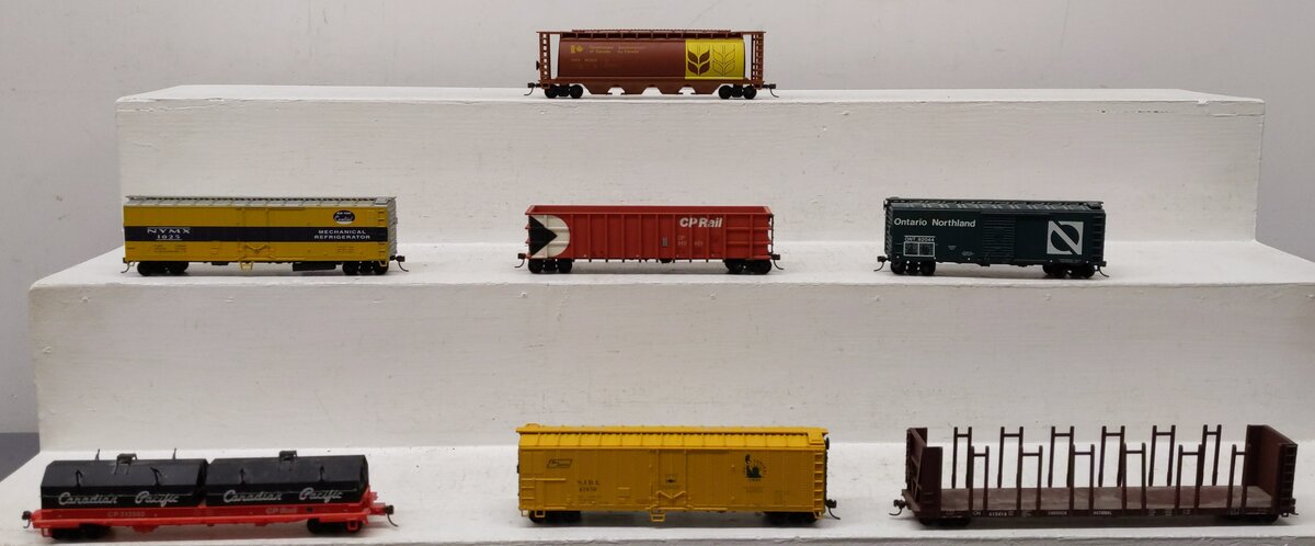 Generic HO Scale Assorted Freight Cars [8] VG
