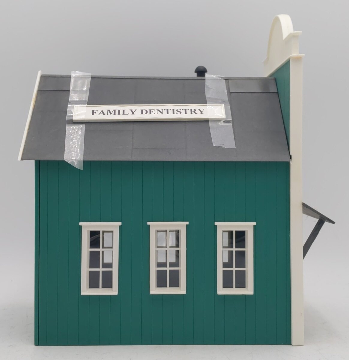 Piko 62217 G Scale Family Dentistry Building Kit - Assembled EX