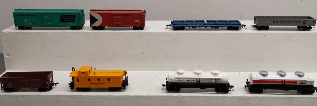 Bachmann & Other Assorted HO Scale Freight Cars [8] EX