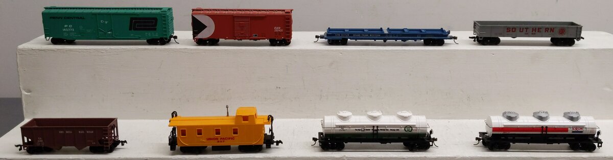 Bachmann & Other Assorted HO Scale Freight Cars [8] EX